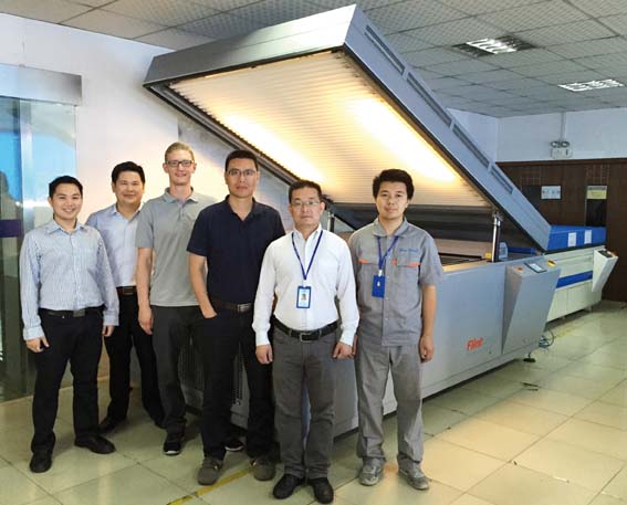 From left to right: Chawanwit Rassameepotch, Supachai Theravithayangkura, Thomas Weik, Yushan Lee (Flint Group), Tan Miao and Cai Lei (Sinwa) after the successful installation of a nyloflex® NExT Exposure